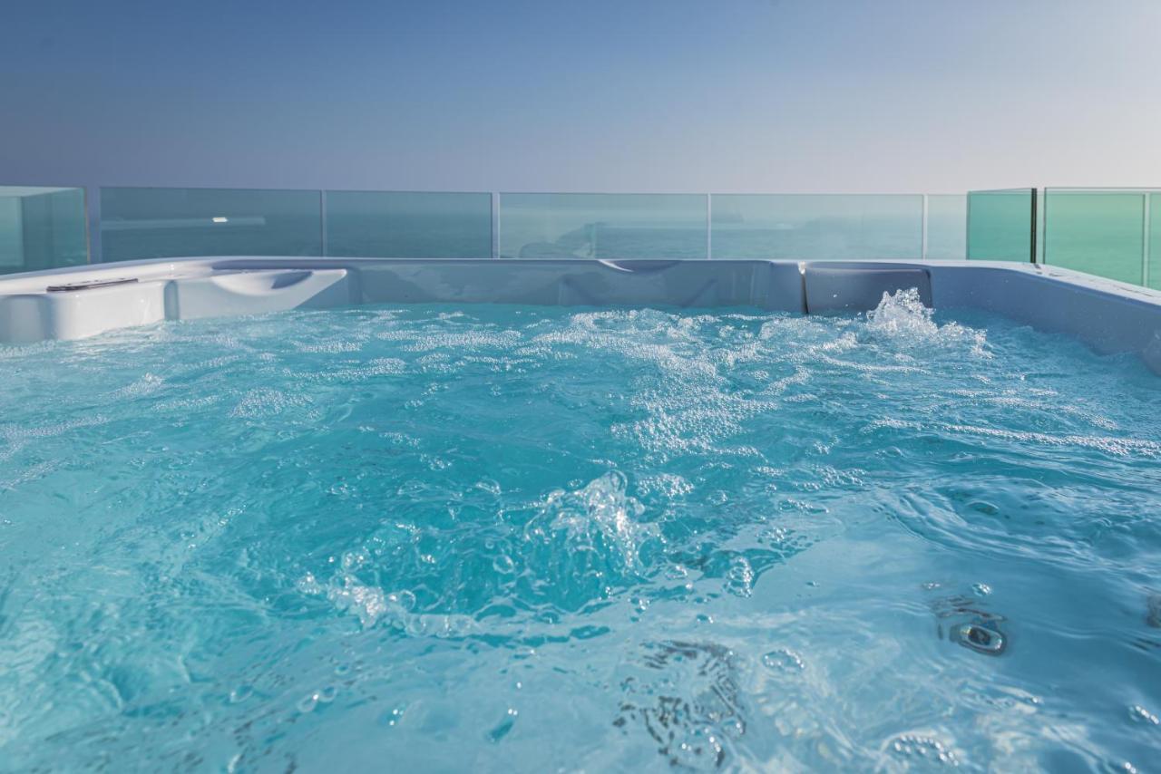Modern Sea Front Jacuzzi Blue Sky Alicante Exterior foto