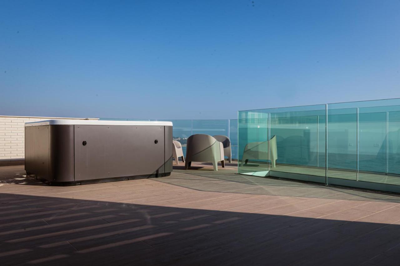 Modern Sea Front Jacuzzi Blue Sky Alicante Exterior foto